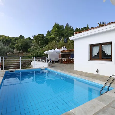 Diakopi Skopelos Town